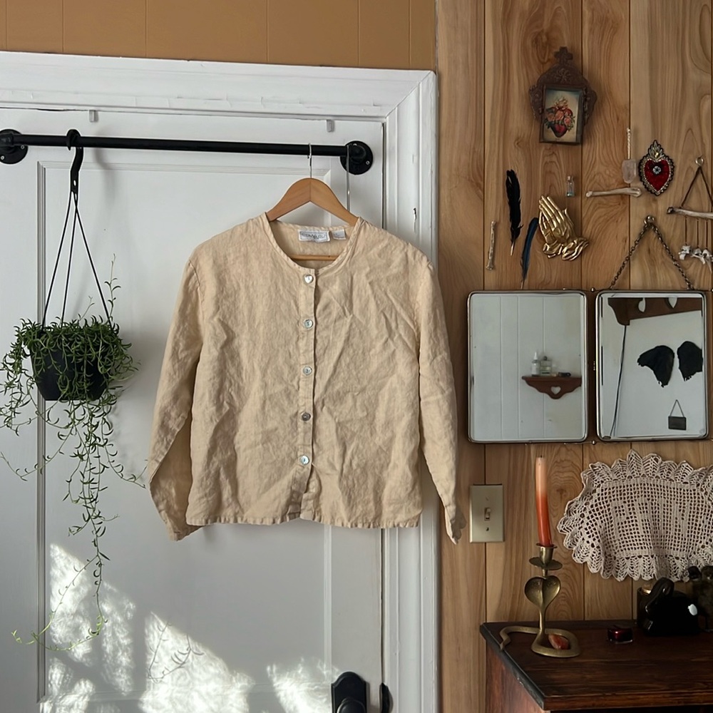 Linen Vintage Top With Shell Buttons - image 1